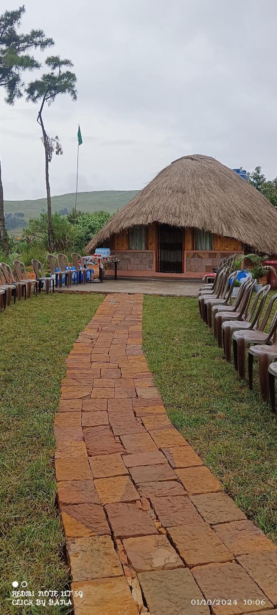 Meikha Homestay Pynursla Bagian luar foto